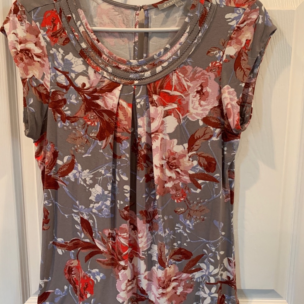 Daniel Rainn Red and Gray Cap Sleeve Blouse with Pleated Details